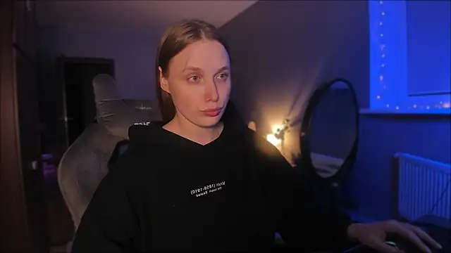 Snapshot of Rachel_Ro chatting on December 16, 11:28 pm Rachel Ro online show from December 16, 11:28 pm