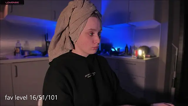 Snapshot of Rachel_Ro chatting on September 28, 1:45 am Rachel Ro online show from September 28, 1:45 am