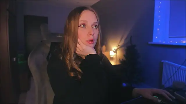 Snapshot of Rachel_Ro chatting on December 16, 1:21 am Rachel Ro online show from December 16, 1:21 am