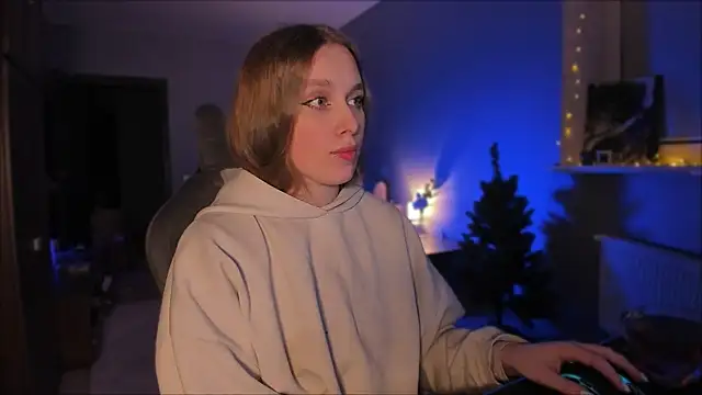 Snapshot of Rachel_Ro chatting on December 14, 3:50 am Rachel Ro online show from December 14, 3:50 am