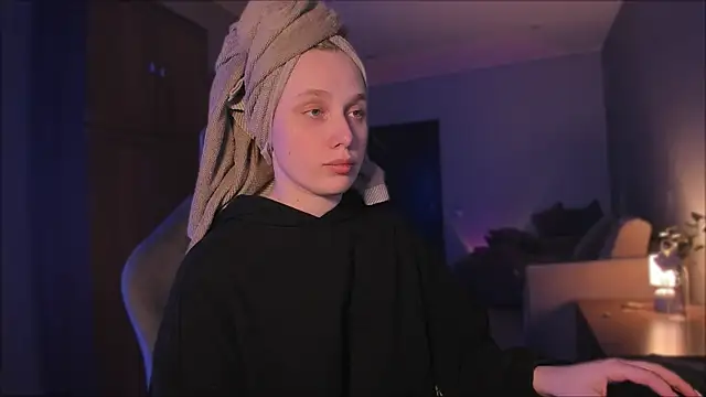 Snapshot of Rachel_Ro chatting on December 21, 6:11 pm Rachel Ro online show from December 21, 6:11 pm