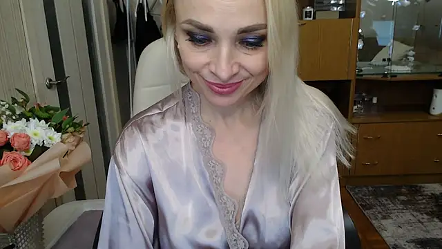 Snapshot of Mika_Passion chatting on February 14, 2:12 pm Mika Passion online show from February 14, 2:12 pm