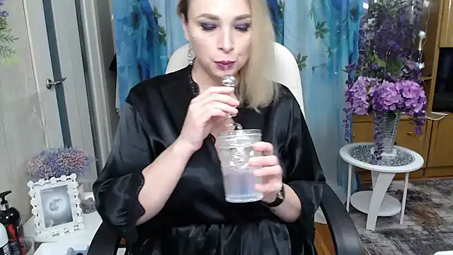 Mika Passion online show from November 16, 8:52 am