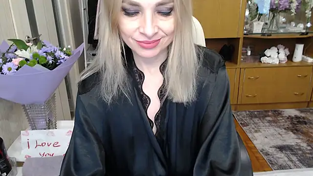 Snapshot of Mika_Passion chatting on March 10, 12:38 pm Mika Passion online show from March 10, 12:38 pm