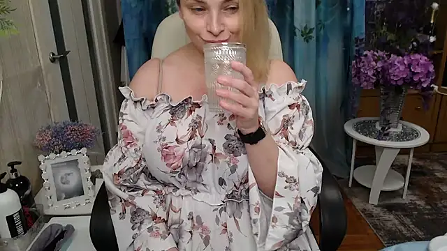 Mika Passion online show from November 15, 8:24 pm