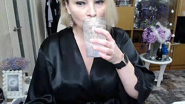 Mika Passion online show from December 21, 10:39 am