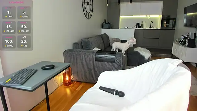 Juicy Bella online show from May 7, 8:28 am