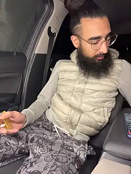 Snapshot of Av0caT chatting on December 17, 12:37 am Av0caT online show from December 17, 12:37 am