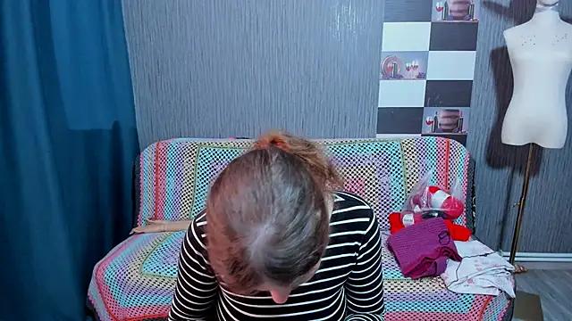 pa1e pr1ncess online show from December 3, 7:30 am