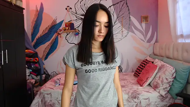 Snapshot of LinzyBaner chatting on January 10, 10:25 pm LinzyBaner online show from January 10, 10:25 pm