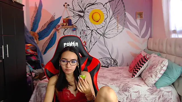 Snapshot of LinzyBaner chatting on January 13, 10:03 pm LinzyBaner online show from January 13, 10:03 pm