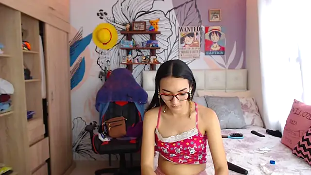 Snapshot of LinzyBaner chatting on March 18, 9:32 pm LinzyBaner online show from March 18, 9:32 pm