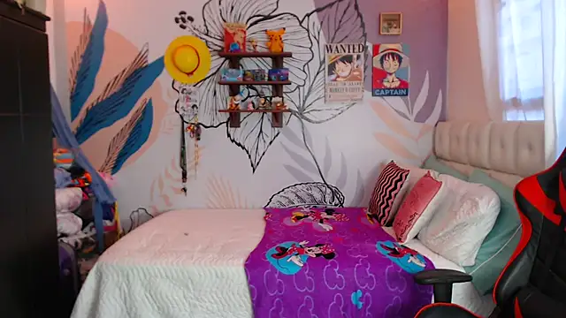 Snapshot of LinzyBaner chatting on February 21, 9:43 pm LinzyBaner online show from February 21, 9:43 pm