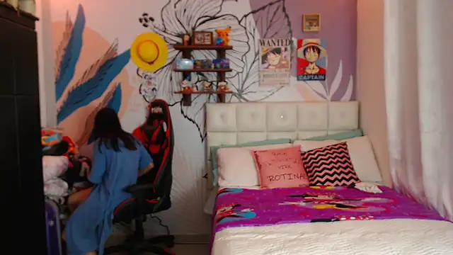 Snapshot of LinzyBaner chatting on February 25, 11:37 pm LinzyBaner online show from February 25, 11:37 pm