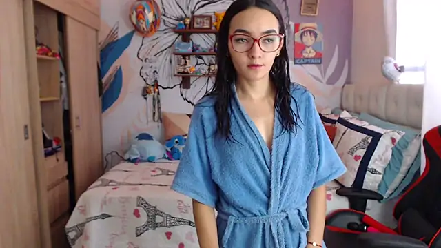 Snapshot of LinzyBaner chatting on October 13, 7:26 pm LinzyBaner online show from October 13, 7:26 pm