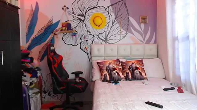 Snapshot of LinzyBaner chatting on December 24, 9:44 pm LinzyBaner online show from December 24, 9:44 pm