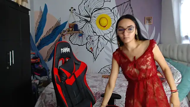 Snapshot of LinzyBaner chatting on January 4, 9:20 pm LinzyBaner online show from January 4, 9:20 pm