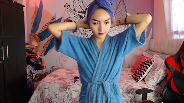 Snapshot of LinzyBaner chatting on January 14, 10:12 pm LinzyBaner online show from January 14, 10:12 pm