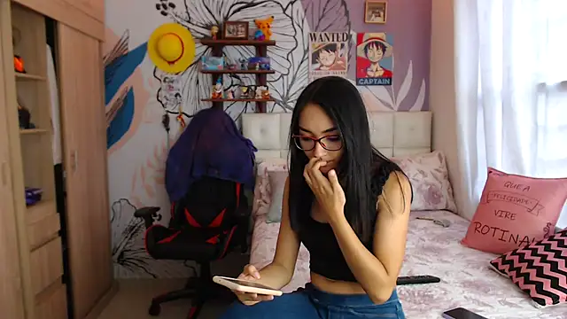 Snapshot of LinzyBaner chatting on March 7, 10:10 pm LinzyBaner online show from March 7, 10:10 pm