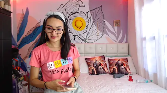 Snapshot of LinzyBaner chatting on December 11, 9:34 pm LinzyBaner online show from December 11, 9:34 pm