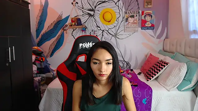 Snapshot of LinzyBaner chatting on February 19, 9:58 pm LinzyBaner online show from February 19, 9:58 pm