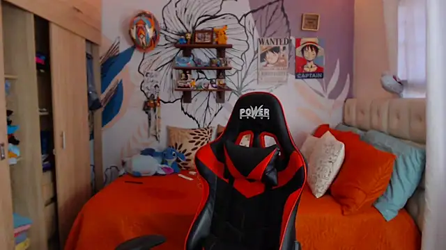 Snapshot of LinzyBaner chatting on November 1, 10:03 pm LinzyBaner online show from November 1, 10:03 pm