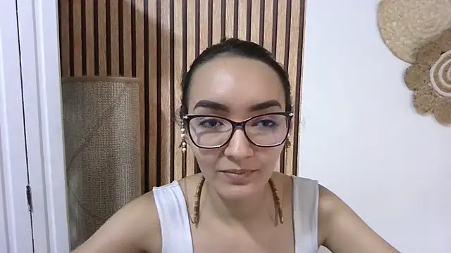 Snapshot of LinzyBaner chatting on February 11, 10:28 pm LinzyBaner online show from February 11, 10:28 pm