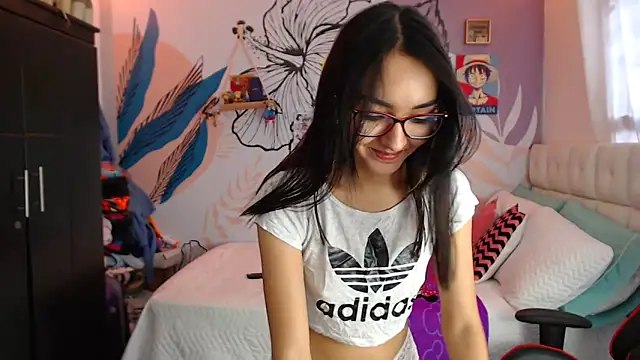 Snapshot of LinzyBaner chatting on February 13, 9:17 pm LinzyBaner online show from February 13, 9:17 pm