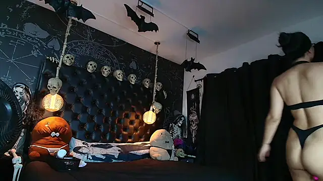 AlexHoe  online show from April 21, 6:36 pm