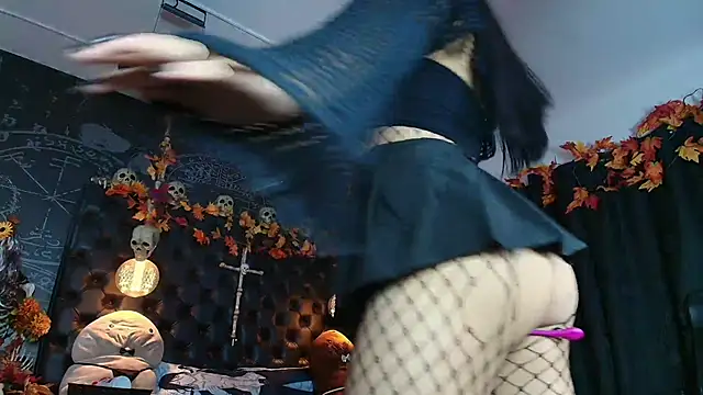 AlexHoe  online show from September 30, 6:47 pm