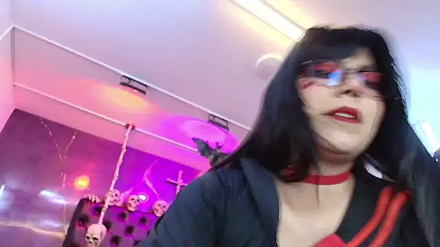 AlexHoe  online show from March 17, 9:35 pm