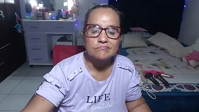 Snapshot of pervert_mommy_ chatting on June 27, 1:50 pm pervert mommy online show from June 27, 1:50 pm