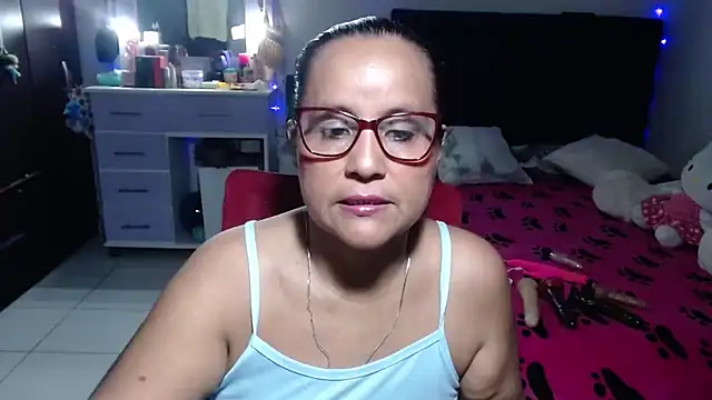 Snapshot of pervert_mommy_ chatting on July 6, 9:38 am pervert mommy online show from July 6, 9:38 am