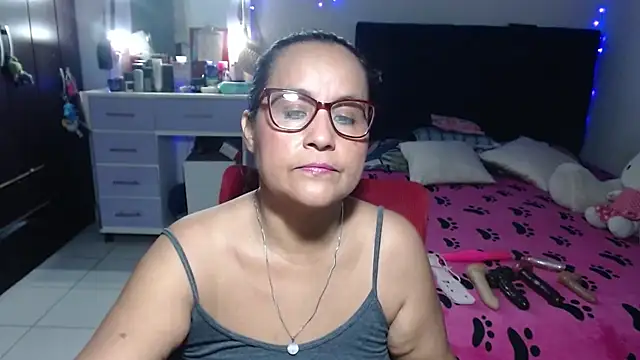 Snapshot of pervert_mommy_ chatting on July 16, 9:50 am pervert mommy online show from July 16, 9:50 am
