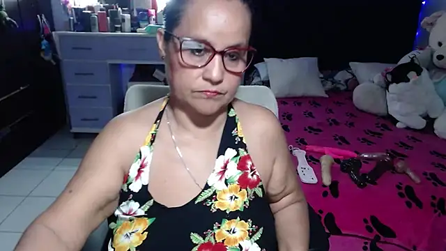 Snapshot of pervert_mommy_ chatting on July 19, 12:02 pm pervert mommy online show from July 19, 12:02 pm