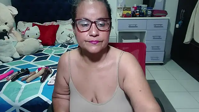 Snapshot of pervert_mommy_ chatting on October 7, 10:49 am pervert mommy online show from October 7, 10:49 am