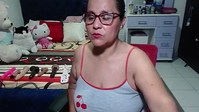 Snapshot of pervert_mommy_ chatting on September 23, 9:38 am pervert mommy online show from September 23, 9:38 am