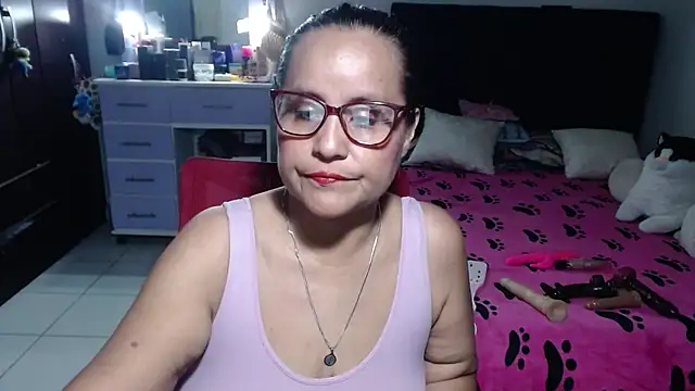 Snapshot of pervert_mommy_ chatting on July 8, 9:43 am pervert mommy online show from July 8, 9:43 am