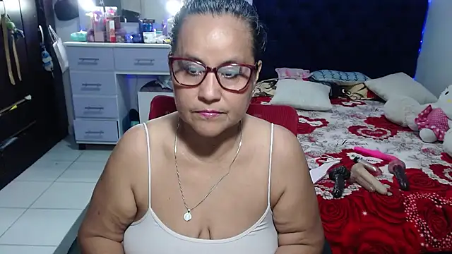 Snapshot of pervert_mommy_ chatting on June 9, 9:54 am pervert mommy online show from June 9, 9:54 am