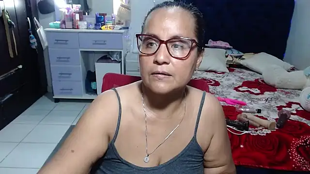 Snapshot of pervert_mommy_ chatting on June 10, 10:49 am pervert mommy online show from June 10, 10:49 am