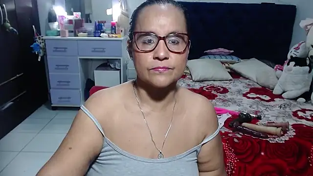 Snapshot of pervert_mommy_ chatting on June 16, 9:31 am pervert mommy online show from June 16, 9:31 am