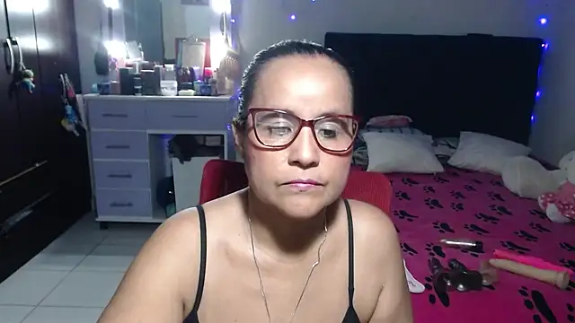 Snapshot of pervert_mommy_ chatting on July 11, 10:04 am pervert mommy online show from July 11, 10:04 am