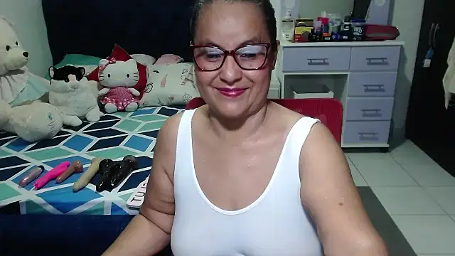 Snapshot of pervert_mommy_ chatting on October 9, 9:43 am pervert mommy online show from October 9, 9:43 am