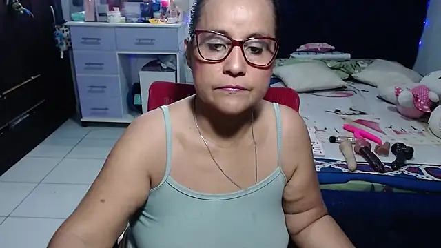 Snapshot of pervert_mommy_ chatting on June 23, 9:51 am pervert mommy online show from June 23, 9:51 am