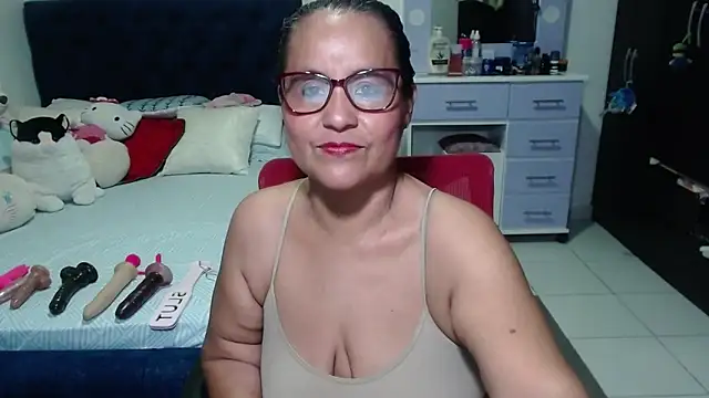 Snapshot of pervert_mommy_ chatting on October 16, 12:02 pm pervert mommy online show from October 16, 12:02 pm
