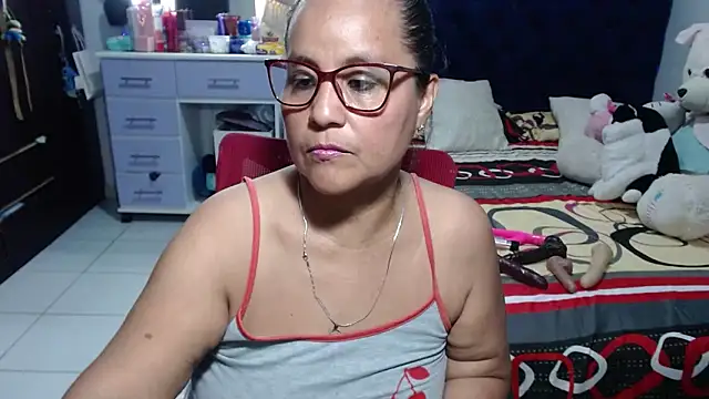 Snapshot of pervert_mommy_ chatting on June 7, 1:16 pm pervert mommy online show from June 7, 1:16 pm
