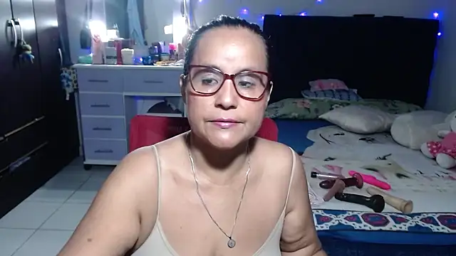 Snapshot of pervert_mommy_ chatting on June 24, 10:58 am pervert mommy online show from June 24, 10:58 am