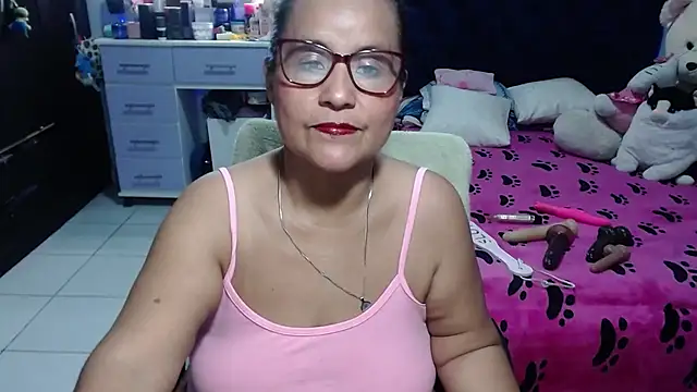 Snapshot of pervert_mommy_ chatting on July 9, 9:21 am pervert mommy online show from July 9, 9:21 am
