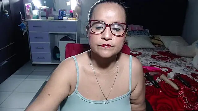 Snapshot of pervert_mommy_ chatting on June 15, 9:42 am pervert mommy online show from June 15, 9:42 am
