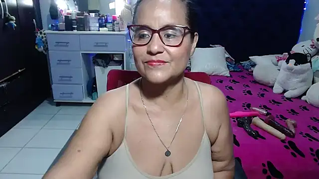 Snapshot of pervert_mommy_ chatting on July 10, 9:42 am pervert mommy online show from July 10, 9:42 am